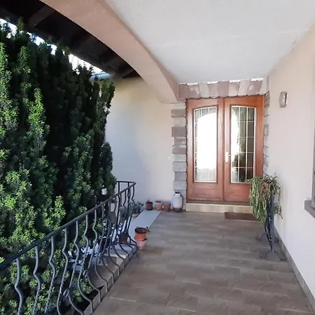 Maison Meublee Spacieuse A La Campagne Avec Jardin Gottenhouse